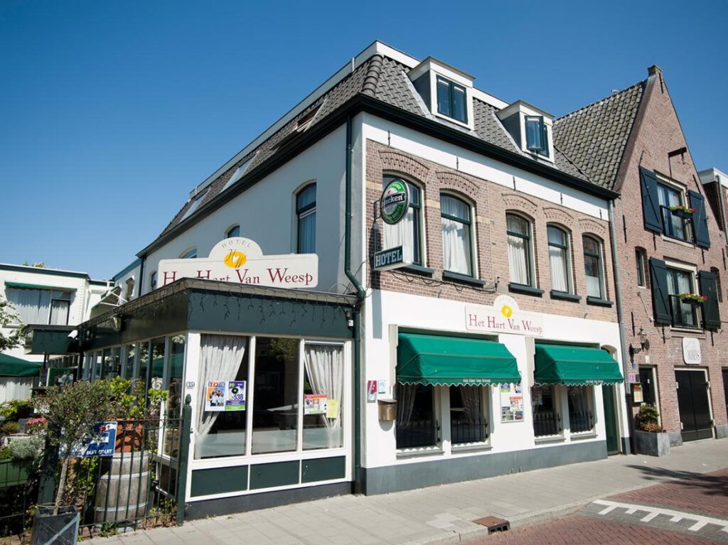 Stadshotel Hart van Weesp voorkant